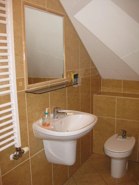 Pokoje Goscinne Pod Palmami Busko Zdroj Room photo