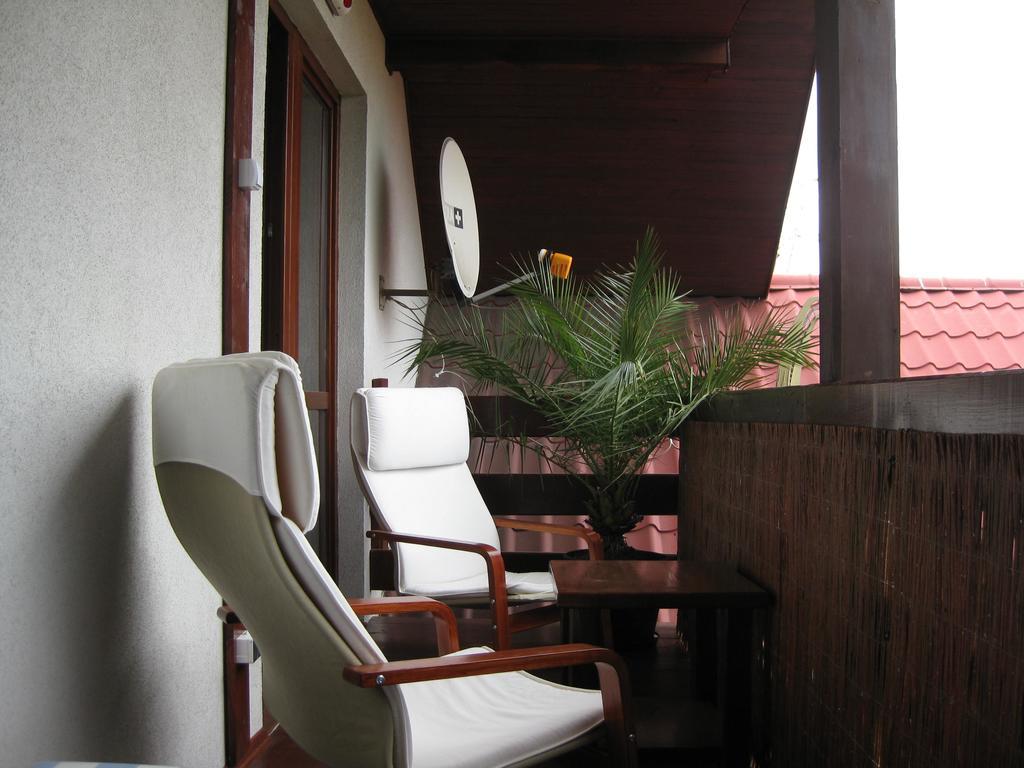 Pokoje Goscinne Pod Palmami Busko Zdroj Exterior photo